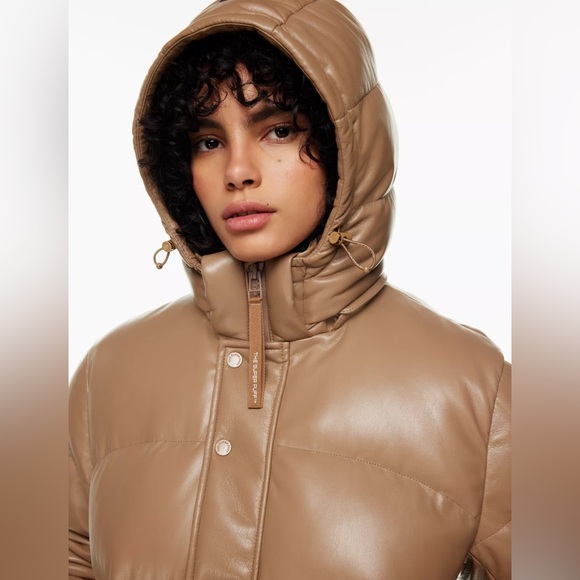 Aritzia super puff jacket is caramel. - Picture 3 of 8